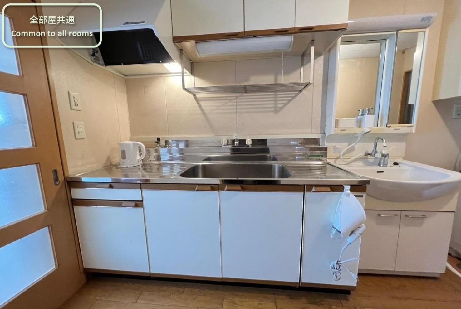 東横のヨコ Apartment Okayama Ruang foto
